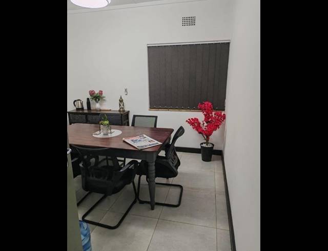 1,040M² OFFICE FOR SALE IN VANDERBIJLPARK SW 5